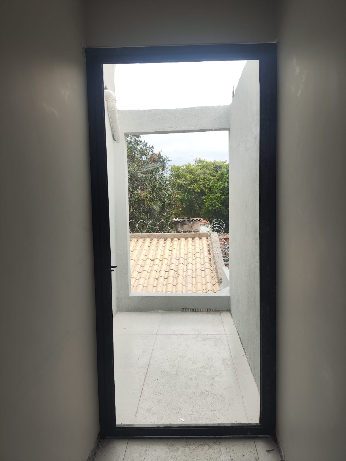 Ambientes internos com esquadrias de alumínio